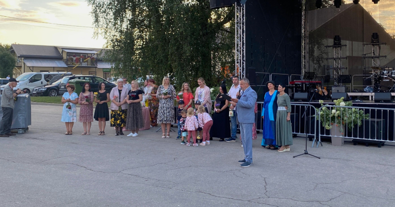 Ar krā&scaron;ņiem koncertiem nosvinēta Viesītes 96. jubileja