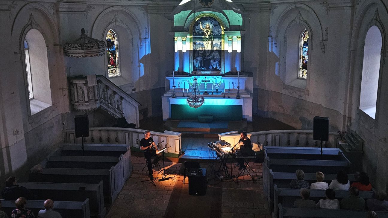 Asares baznīcā skan elektroniskā mūzika