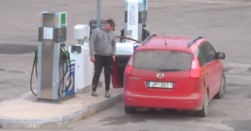 Aknīstē vīrietis apzog degvielas uzpildes staciju