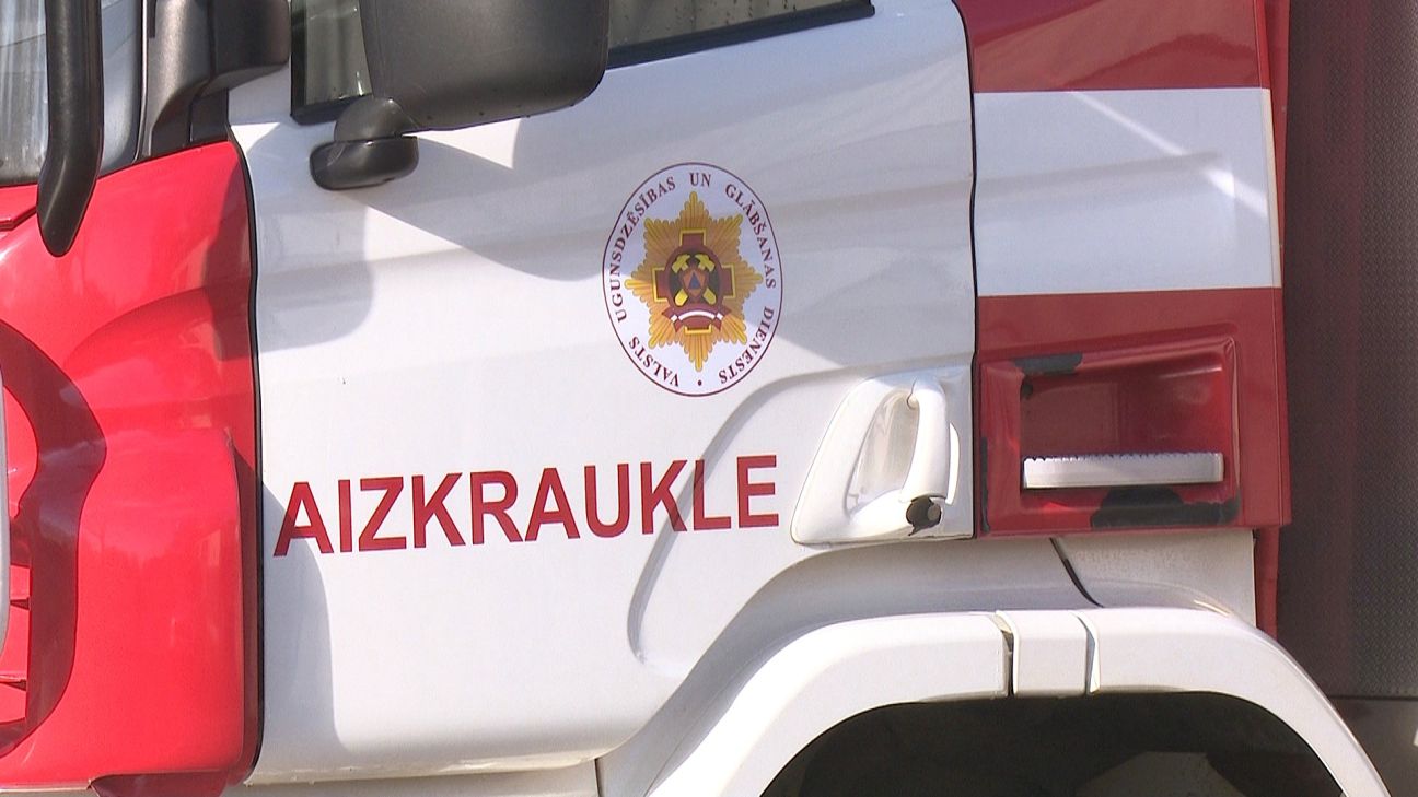 Pļaviņās ugunsgrēkā cieš cilvēks 