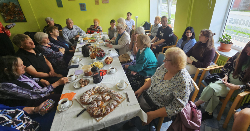 Jaunie&scaron;i no ārzemēm uzlabo dienas centru &ldquo;Kopā būt&rdquo;