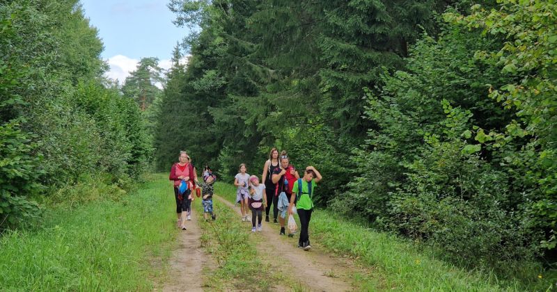 Pēdējā pārgājienā ģimenēm sērijā &ldquo;Pēdas savā novadā&rdquo; piedalījās 19 dalībnieki