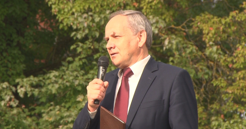 Valerjans Vizulis pamet Jēkabpils Valsts ģimnāzijas direktora krēslu 