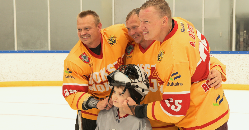 &ldquo;Roks & hokejs&rdquo; pulcē kuplu skatītāju skaitu