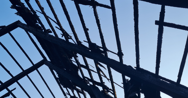 Rubenes pagastā deg saimniecības ēka 