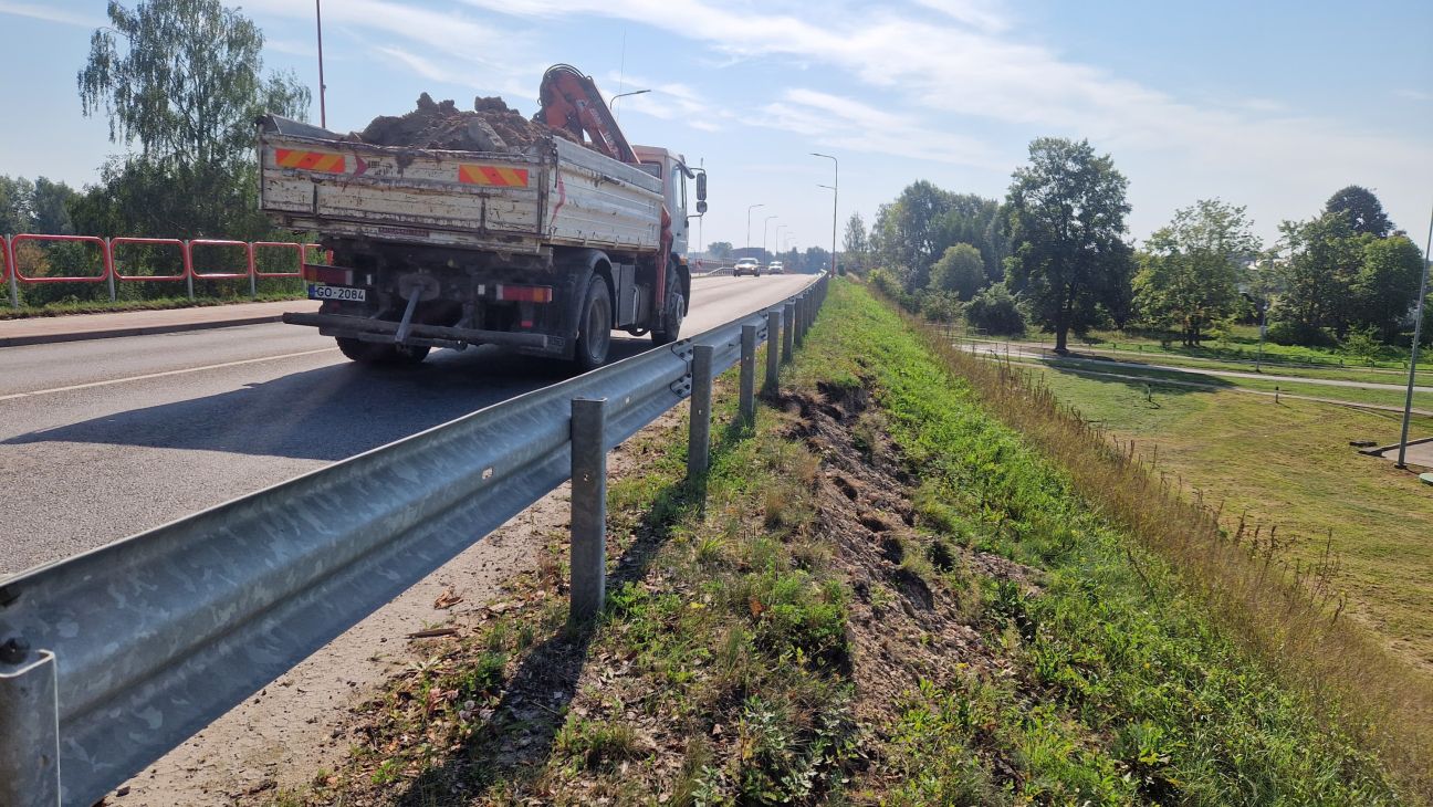 Vai Neretas ielas uzbērums Jēkabpilī ir satiksmei drošs?