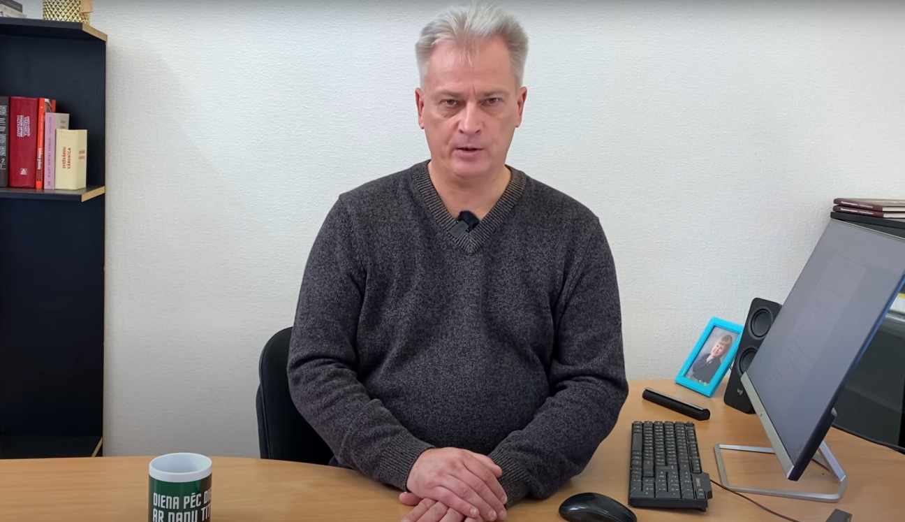 Titavs jautā: Vai mūs uzskata par idiotiem?