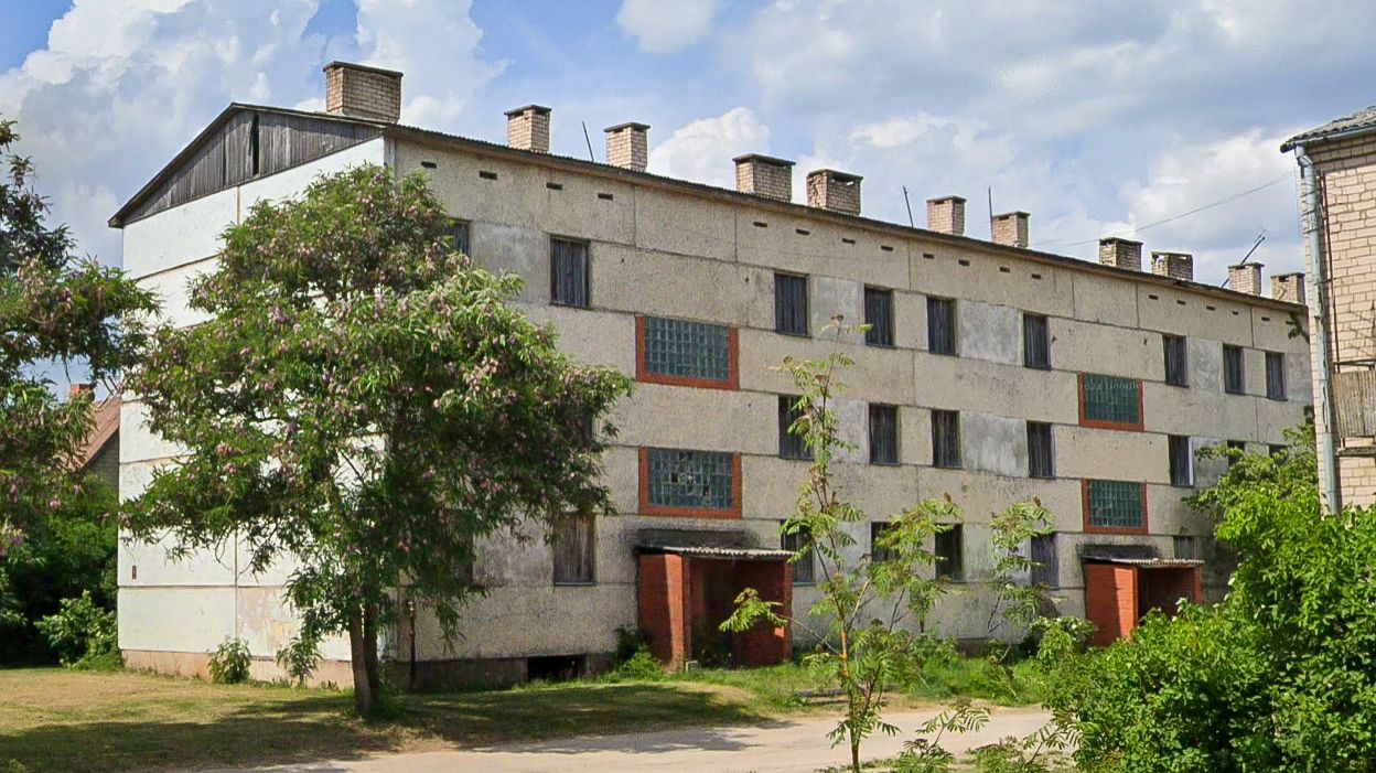 Zasā tiks nojaukta trīs stāvu daudzdzīvokļu ēka