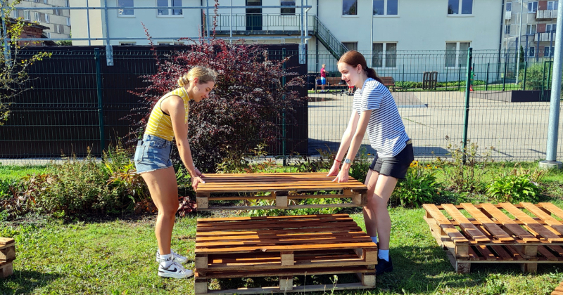 Līvānu jaunie&scaron;i īsteno ieceri par atpūtas vietu