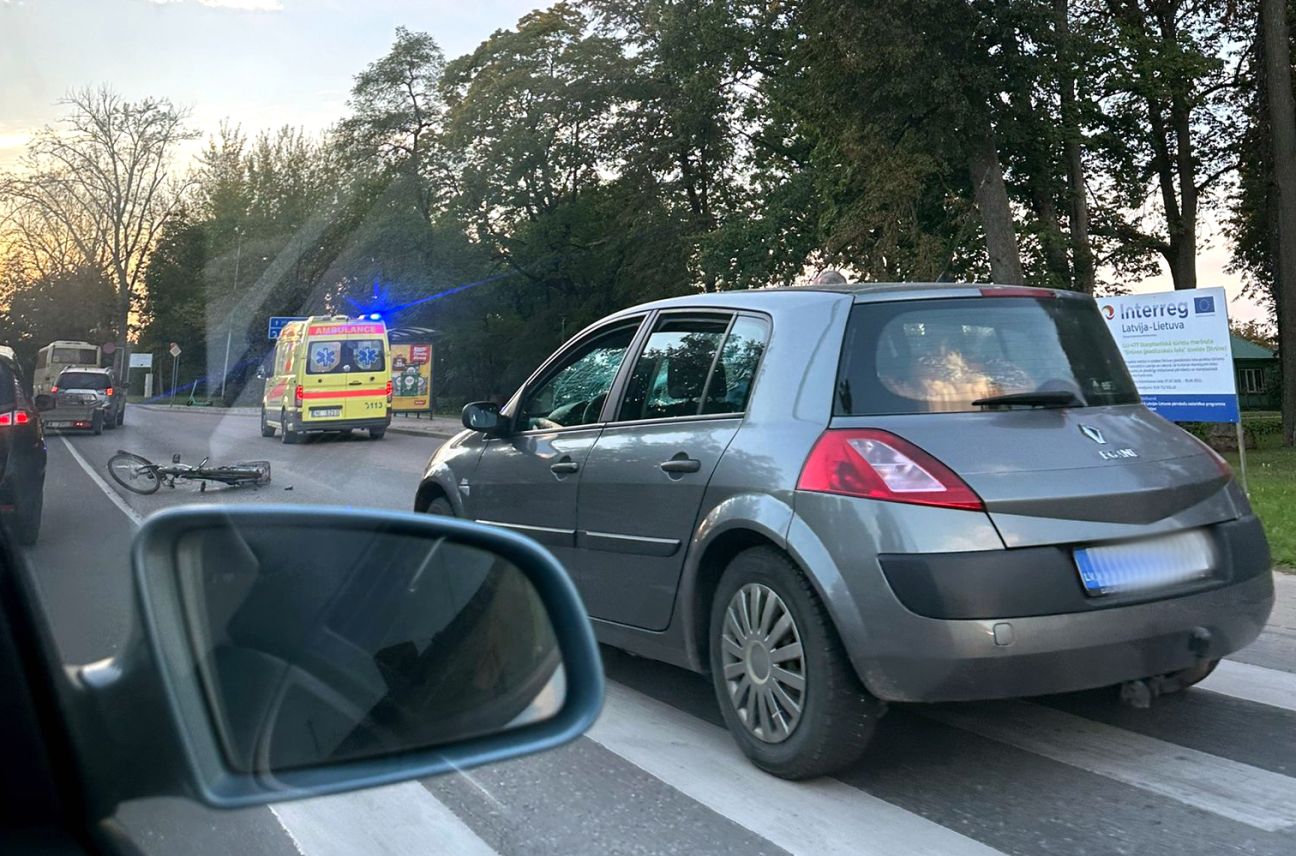 Jēkabpilī notriec velosipēdistu