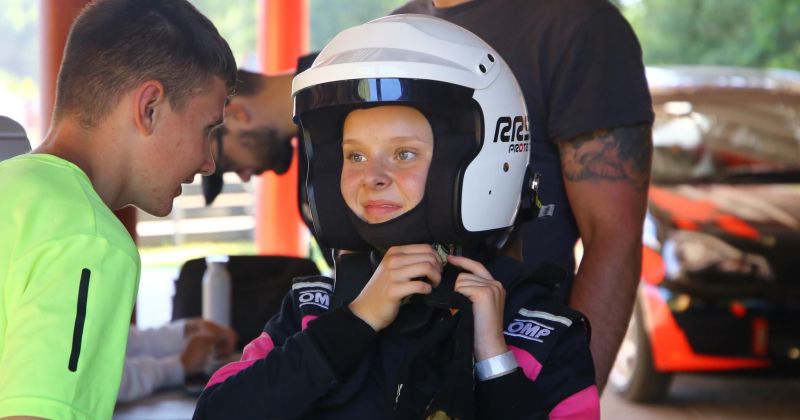 Katrīna Kle&scaron;čevska gūst godalgas autosporta sacensībās