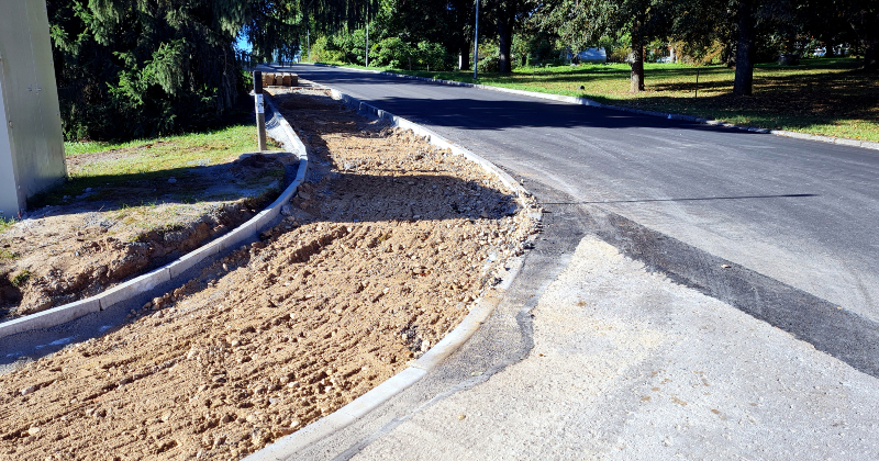Salā pagarinās ietvi, kas iepriek&scaron; beidzās zaļajā zonā