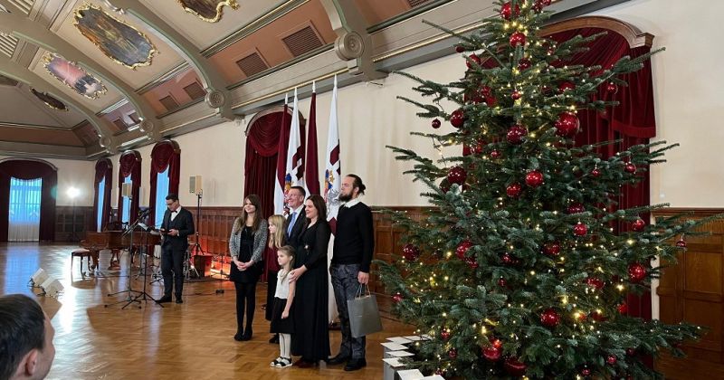 Iesaki Jēkabpils novada daudzbērnu ģimeni sveik&scaron;anai Rīgas pilī!