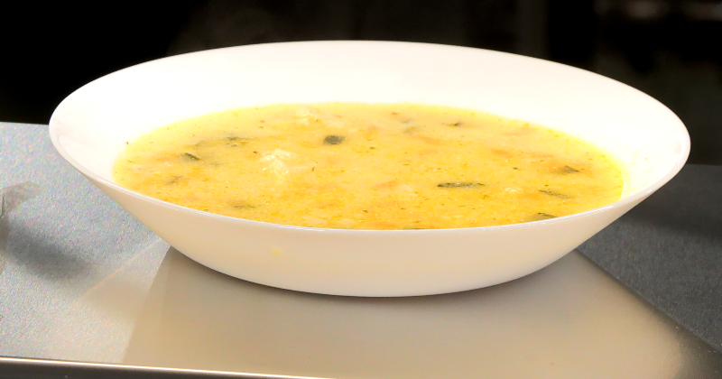 Skolēni ēdnīcas zupā atrod kukaiņus