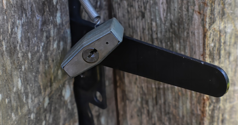 Dubultos zagļi nozog mantas 600 eiro vērtībā