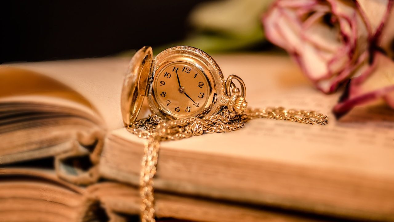 27. oktobrī pulksteņa rādītāji jāpagriež vienu stundu atpakaļ