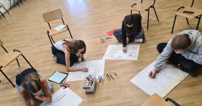 Jaunie&scaron;i attīsta pa&scaron;vērtējumu un mērķus neformālajā nodarbībā 