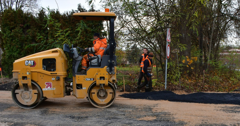 Svētki Parka ielā &ndash; ieklāts asfalta segums 