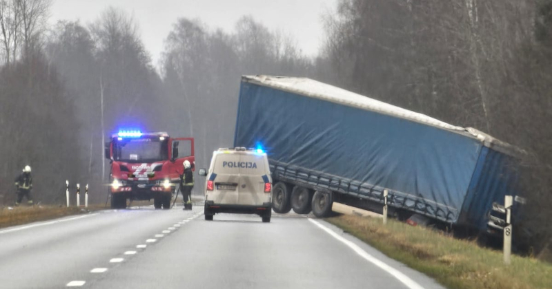 Ata&scaron;ienes pagastā &ndash; bīstama avārija  (PAPILDINĀTS plkst. 14:26)