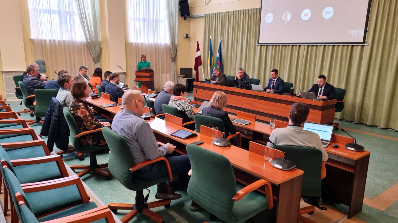 Jēkabpils novada deputātiem klibo savstarpējā komunikācija