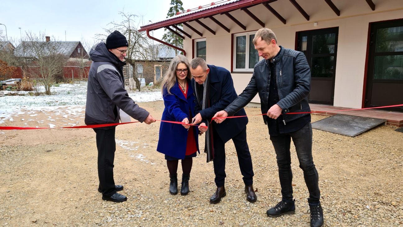 Līvānos atklāj stikla kausēšanas darbnīcu