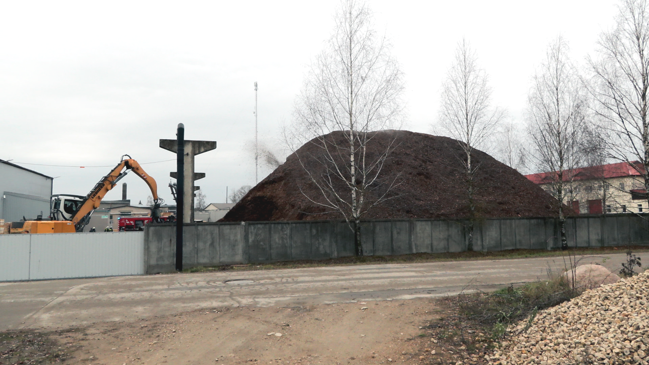 SIA “Ošukalns” teritorijā izceļas ugunsgrēks