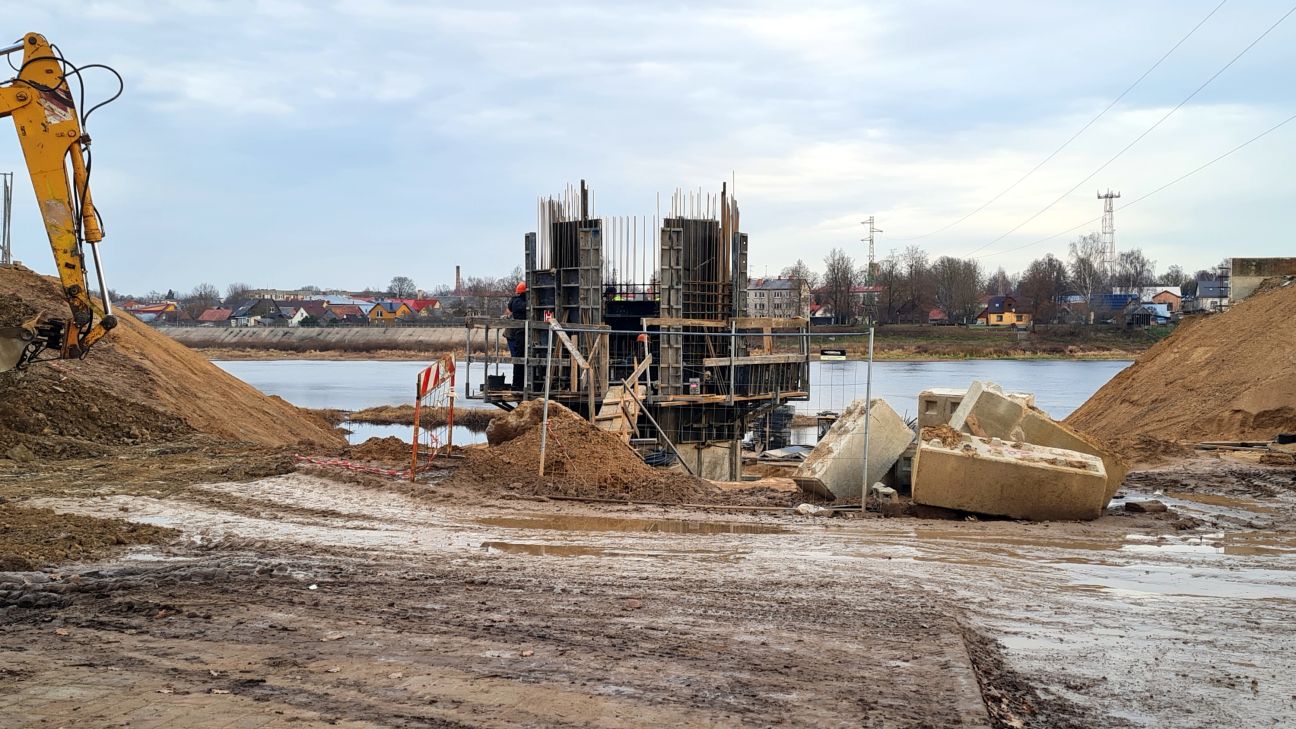 Solīts makā nekrīt – Daugavas aizsargdambī joprojām caurums