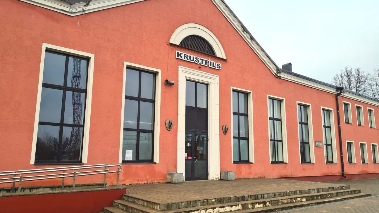 Plāno slēgt biļešu kasi Krustpils dzelzceļa stacijā