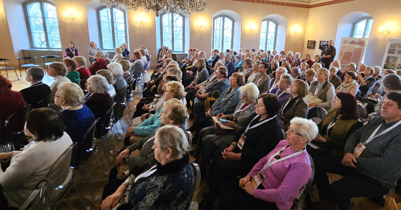 Krustpils pilī seniori diskutē, kā attīstīt Tre&scaron;ās paaudzes universitātes