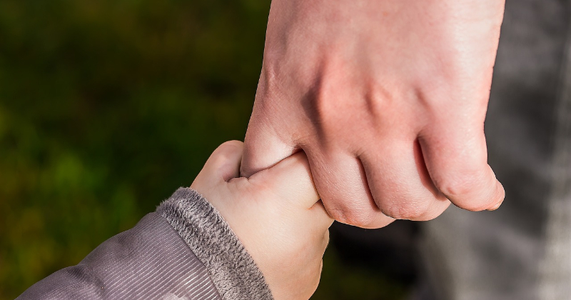 Nākamgad līdz 75 procentiem palielinās vecāku pabalsta daļu strādājo&scaron;iem vecākiem