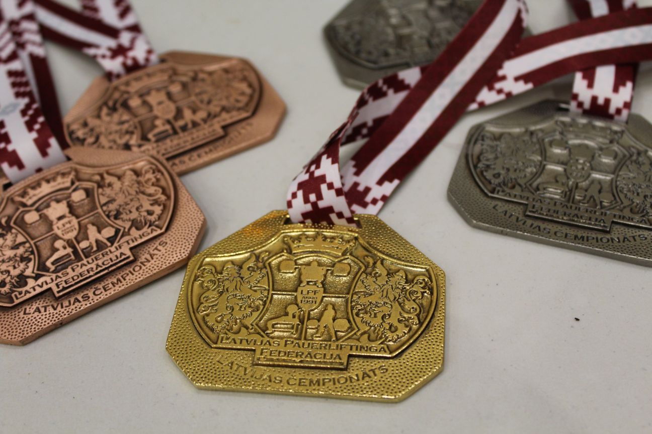 Jēkabpils sportistes uzvar Latvijas čempionātā spiešanā guļus