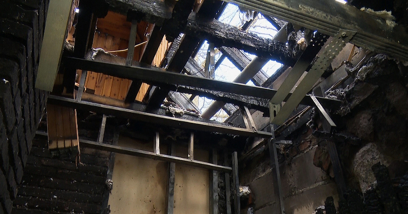 Asares un Elk&scaron;ņu pagastā deg dzīvojamās mājas