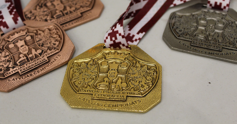 Jēkabpils sportistes uzvar Latvijas čempionātā spie&scaron;anā guļus