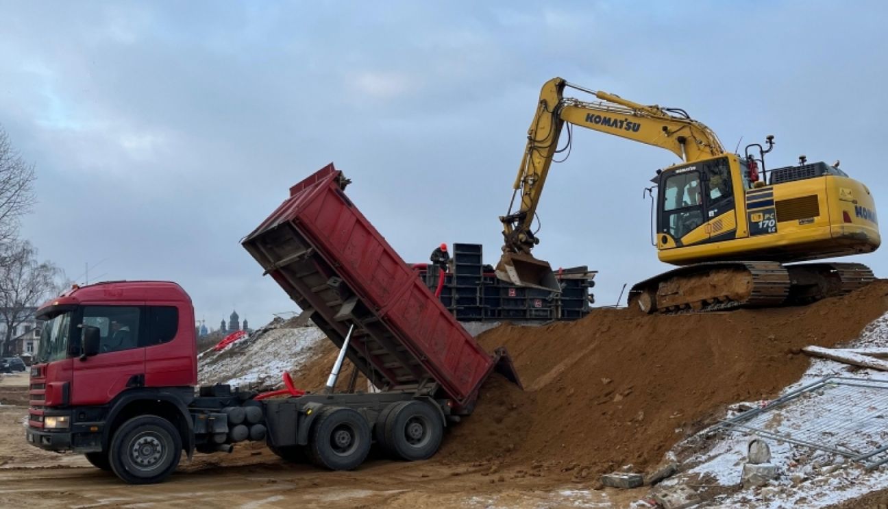 Turpinās Jēkabpils aizsargdambja pārbūves darbi