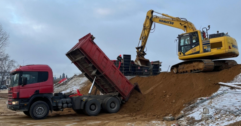 Turpinās Jēkabpils aizsargdambja pārbūves darbi
