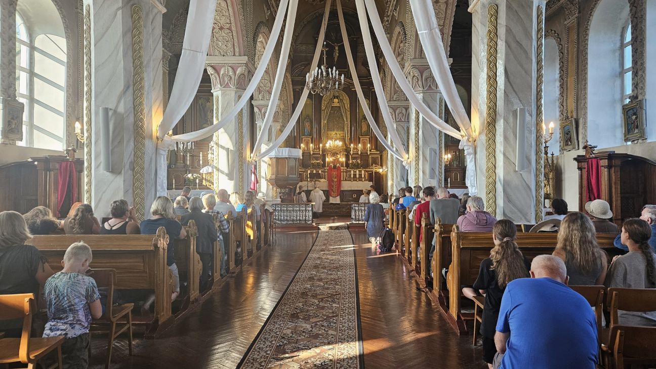 Svētku dievkalpojumi Romas katoļu draudzēs Viesītē un Jēkabpilī (SARAKSTS)