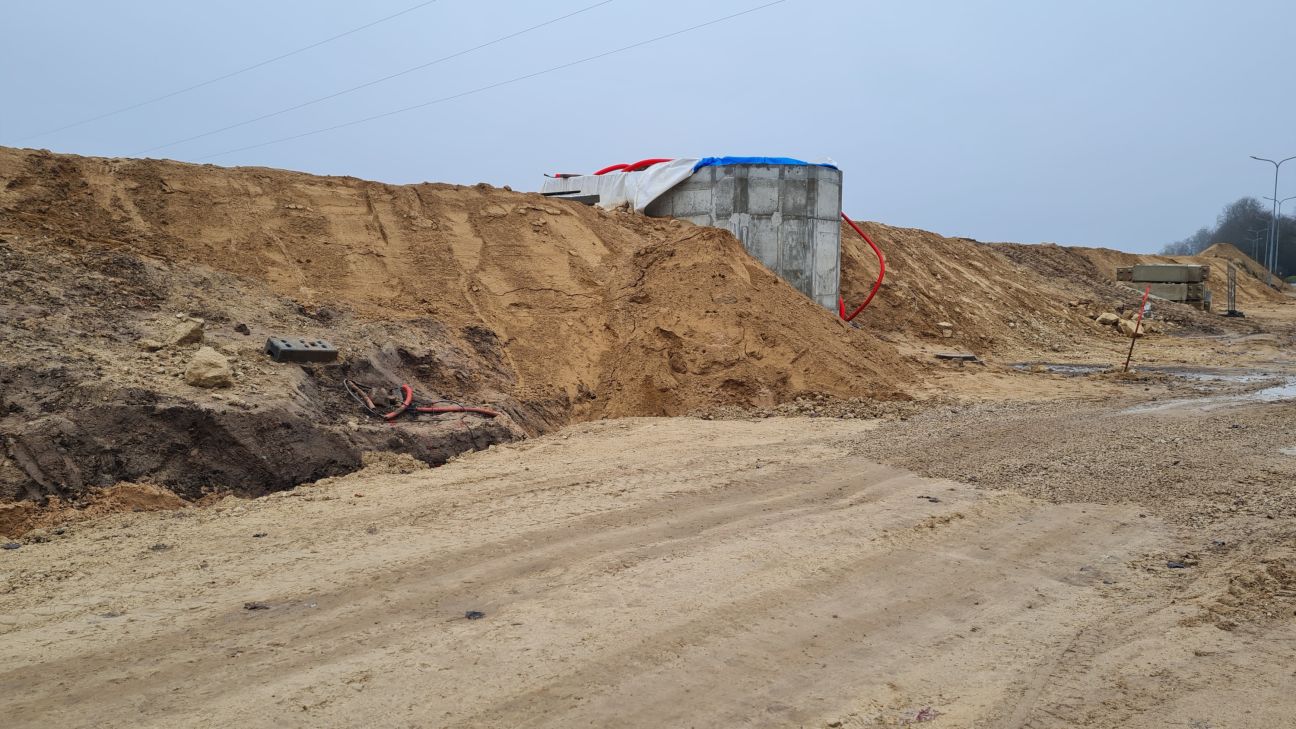 Daugavas aizsargdambja pārbūves darbi apstājas līdz pavasarim