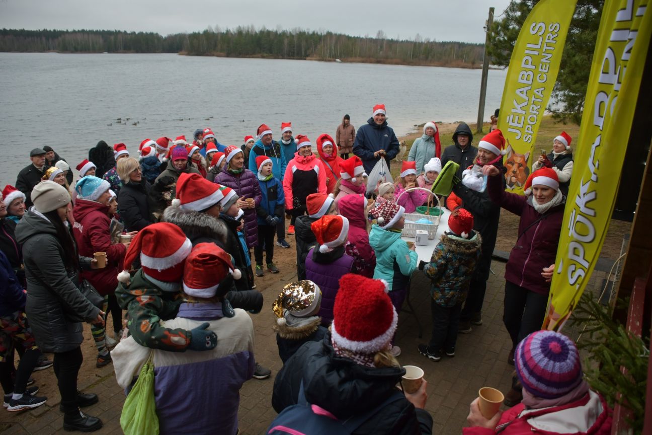 Jēkabpils Mežaparkā aizvadīts Vecgada jampadracis