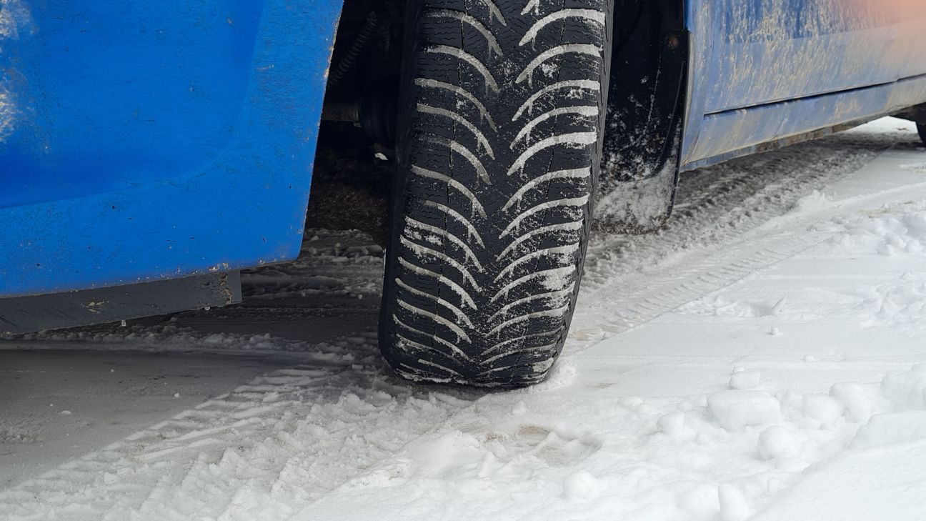 Viesītes pagastā apledojuma un pārmērīga ātruma dēļ izraisa auto avāriju 