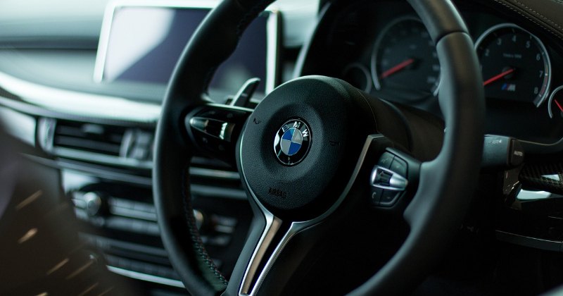 Jēkabpilī soda &ldquo;BMW&rdquo; vadītājus par apzinātas sānslīdes izraisī&scaron;anu 