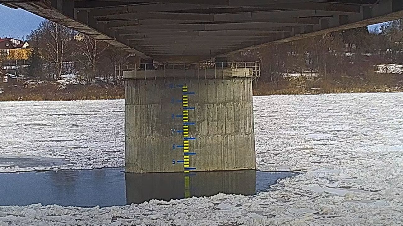 Sāk straumēt tiešraidi ar Daugavas tilta balstu Jēkabpilī