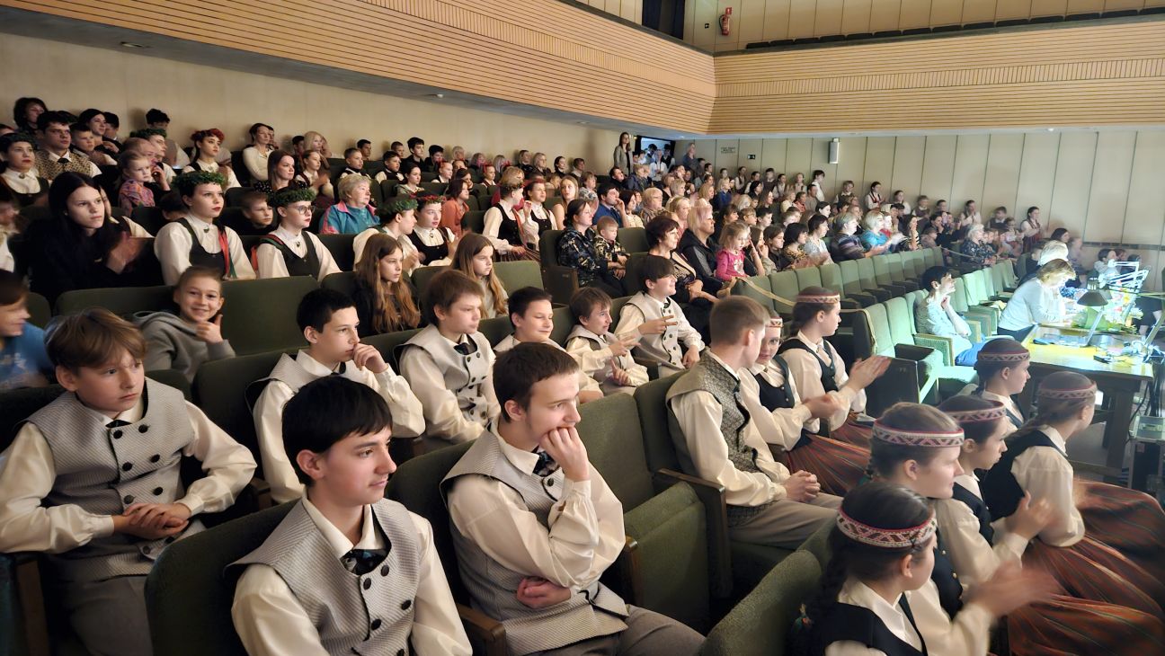 Kļūsti par brīvprātīgo Dziesmu un deju svētkos!