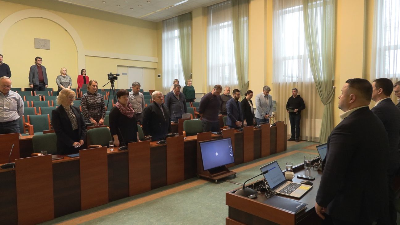 Jēkabpils novada domes deputāti izrāda godu karā kritušajam Edgaram Platonovam