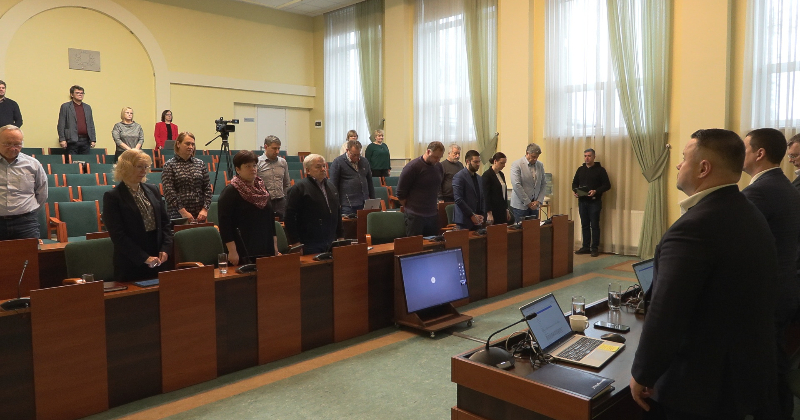 Jēkabpils novada domes deputāti izrāda godu karā kritu&scaron;ajam Edgaram Platonovam