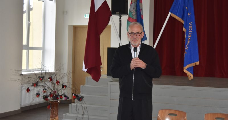 Jēkabpils 2. vidusskolā viesojas Roberts Zīle