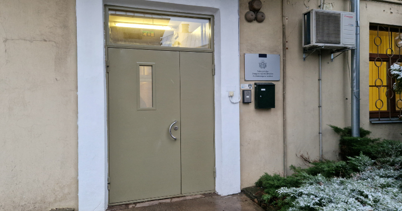 Jēkabpilī vīrietis sēžas pie stūres teju divu promiļu alkohola reibumā