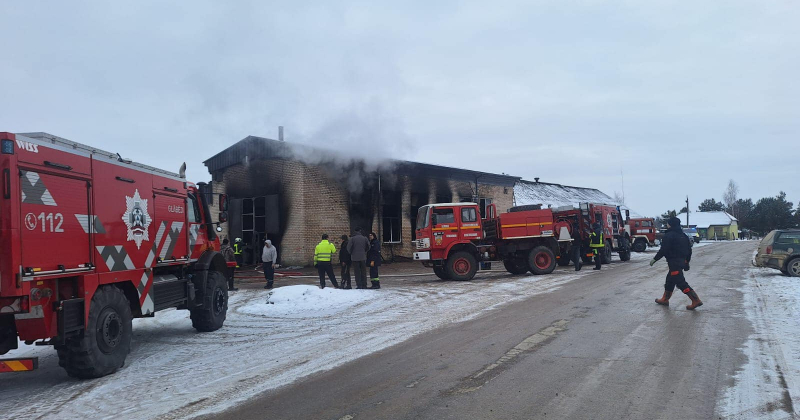 Ancenē izceļas pla&scaron;s ugunsgrēks