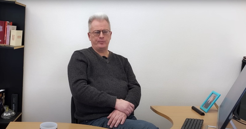 Titavs: Latvijas politiskā elite strauji met kažoku uz otru pusi