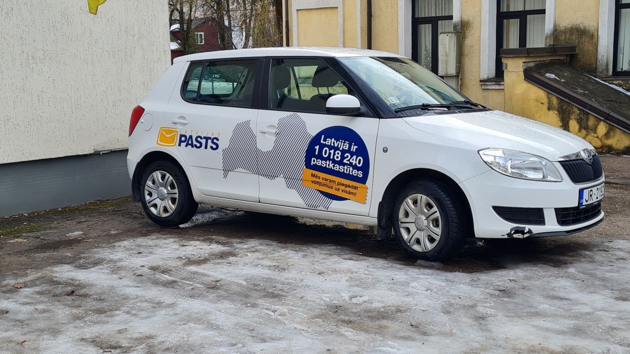 Turpmāk pie pastnieka varēs norēķināties ar maksājuma karti