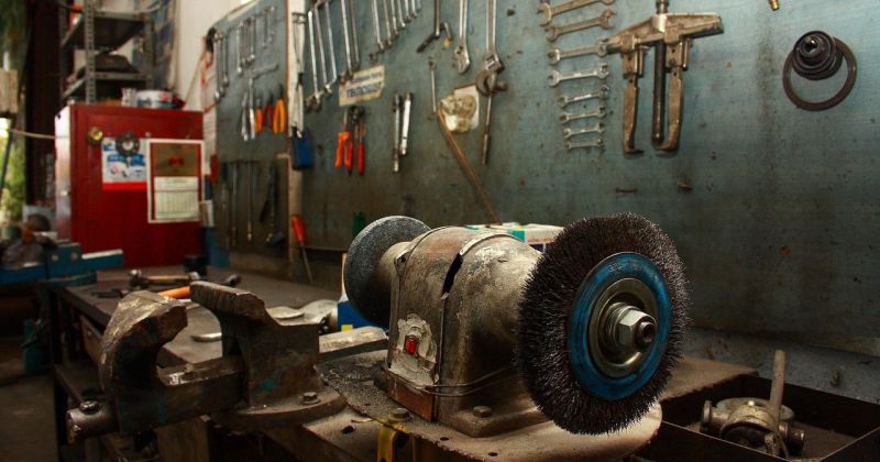 Salas pagastā apzog autoservisu, Pļaviņās &ndash; saimniecības ēku